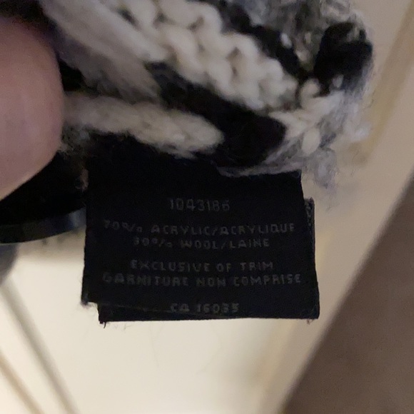 A lovely sweater in black , grey and white in M - Picture 5 of 5